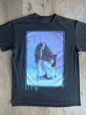 H.E.R. Black Portrait Graphic Tee Sz.M